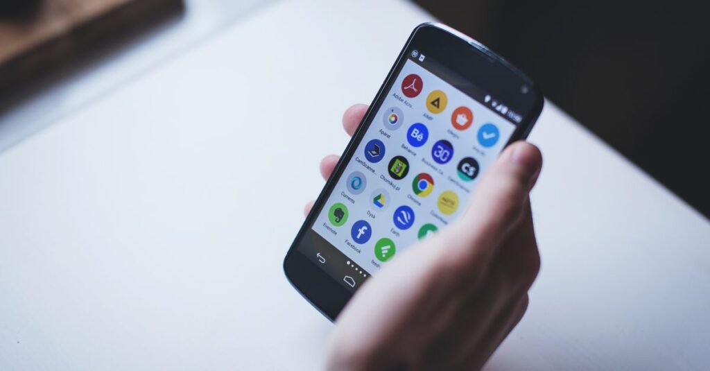 家事分担アプリを使って家族がタスクを共有しているスマホ画面のイメージ