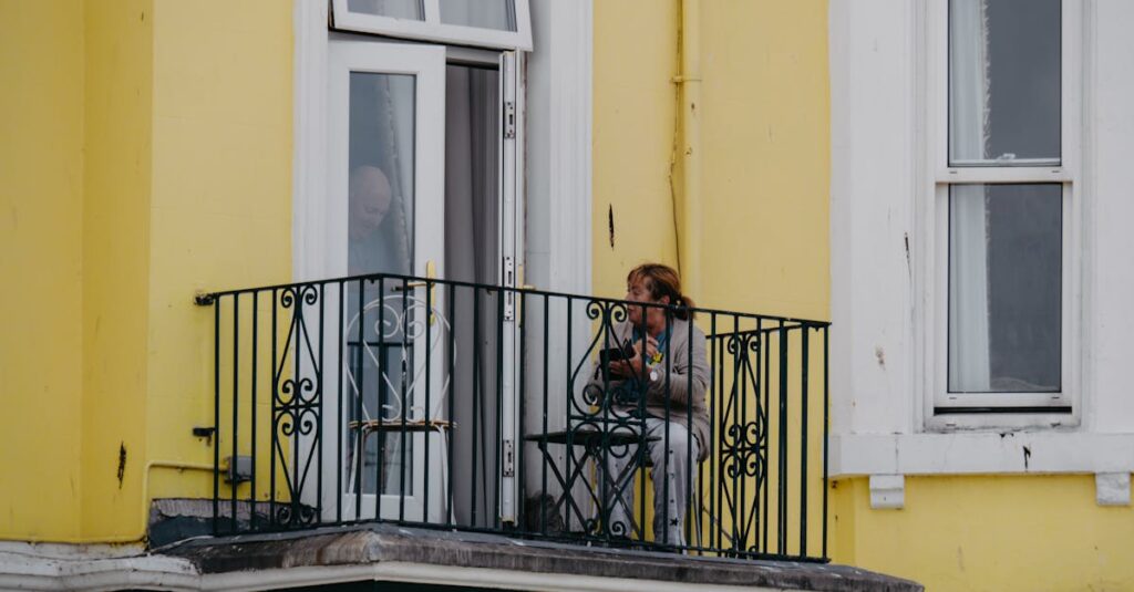 SNSで15分家事チャレンジを投稿して継続を習慣化する様子