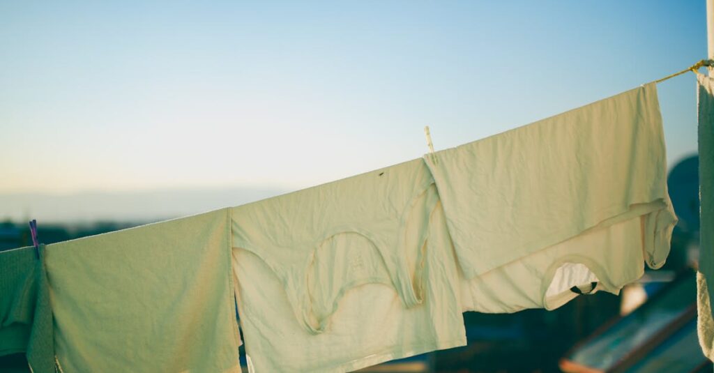 家事を効率化して時短を実現するためのマイルールを考える女性のイメージ画像