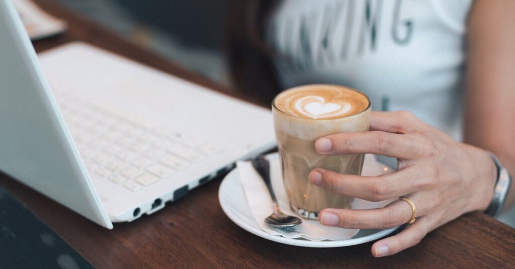 気力に応じて家事の内容を柔軟に変えるチェックリストを活用する様子