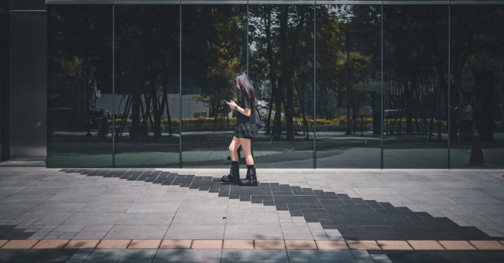 忙しい生活の中で家事の時間を見直す女性のイメージ