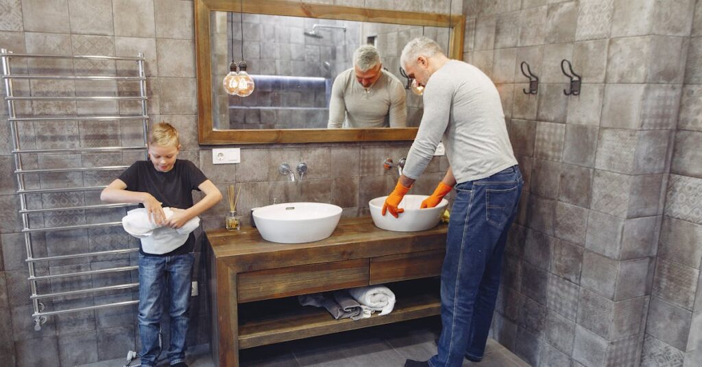 家事を協力して進めることで家族が笑顔になっているイラスト