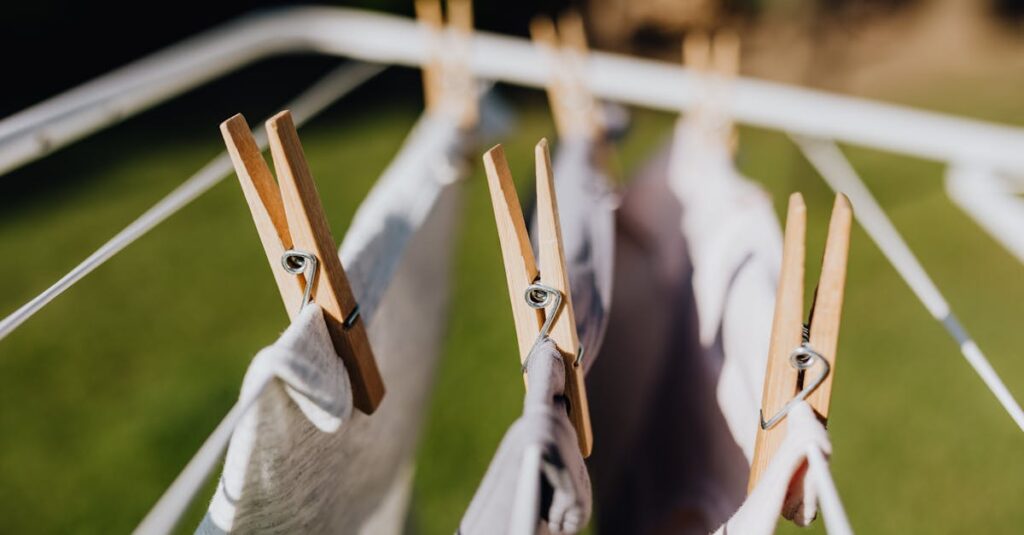 家事を効率化して時短を実現するためのマイルールを考える女性のイメージ画像