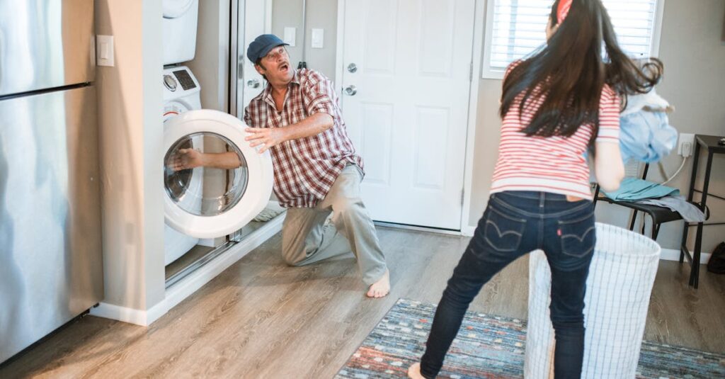 子育て世代や共働き家庭、一人暮らしで家事を効率化する様子。家庭環境に応じた時短ルールのイメージ。