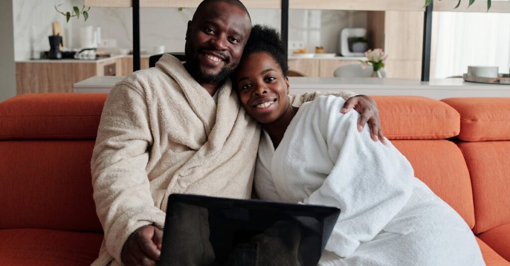 家事分担の台本を見ながら得意・不得意を話し合う夫婦の様子