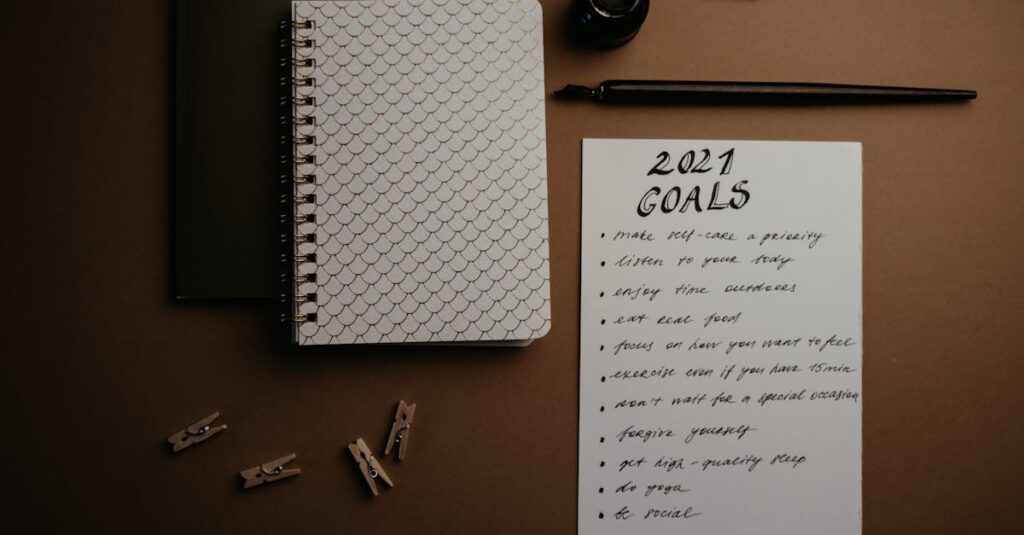 空いた時間でやりたいことをメモにリストアップする女性の様子