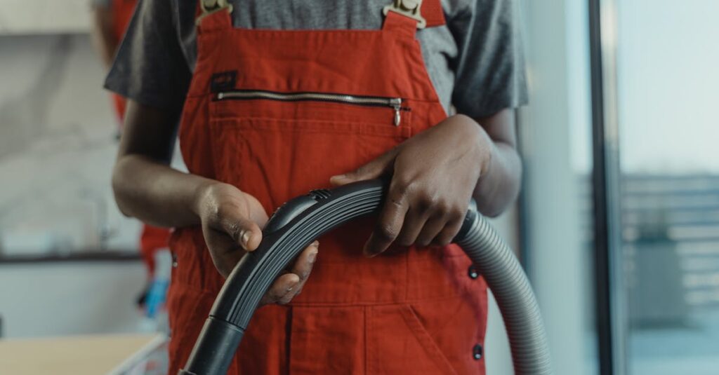 見えない家事が夫婦間に誤解を生む様子を示すイラスト