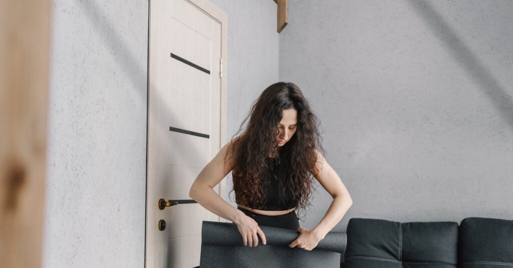 家事を効率化して時間を生み出し、自分の人生を豊かにするイメージ。時短によって笑顔で過ごす女性や家族が描かれた未来志向の風景。