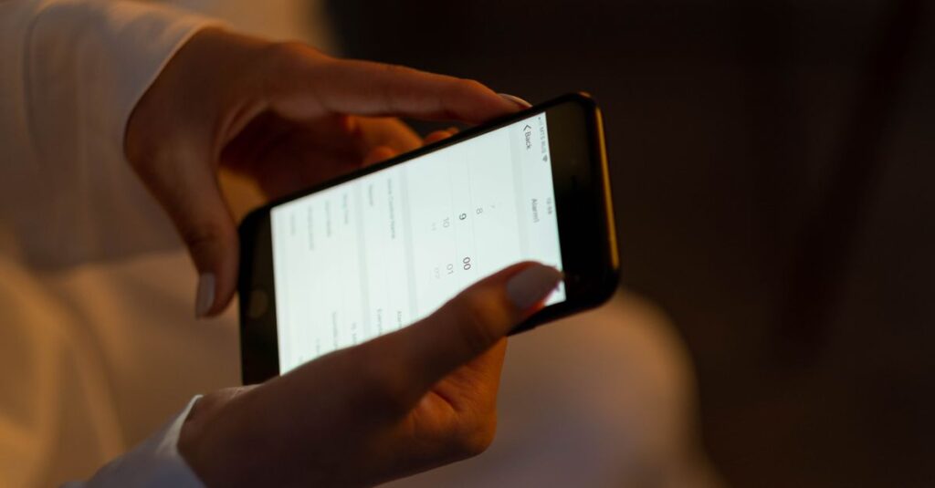 家事分担アプリを使って家族がタスクを共有しているスマホ画面のイメージ