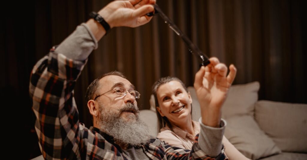 家事分担の台本を見ながら得意・不得意を話し合う夫婦の様子