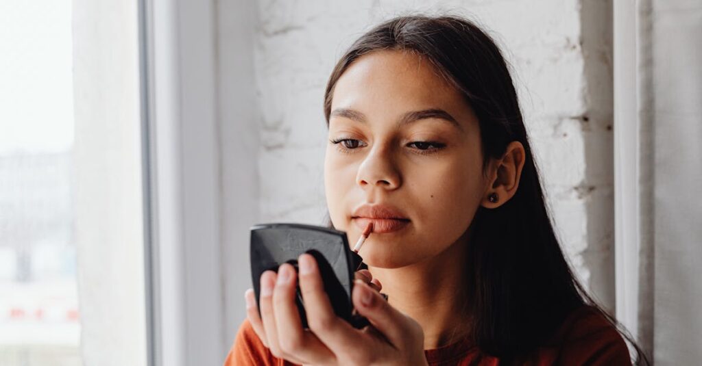 今日できた家事をリストに書いて達成感を味わっている女性の様子