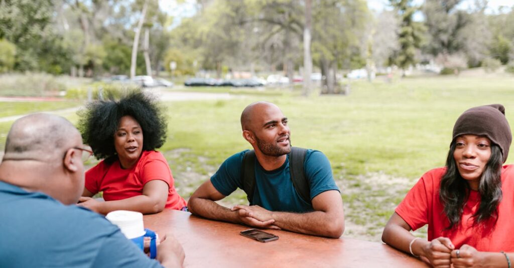 家庭というチームとして協力しながら話し合いを続ける家族の様子（明るく前向きな雰囲気）