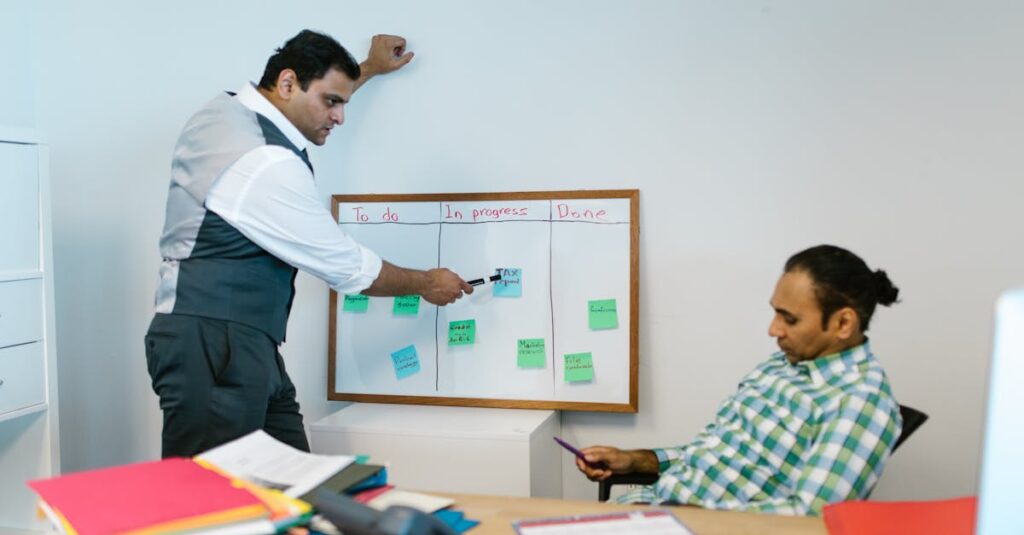 今日できた家事をリストに書いて達成感を味わっている女性の様子