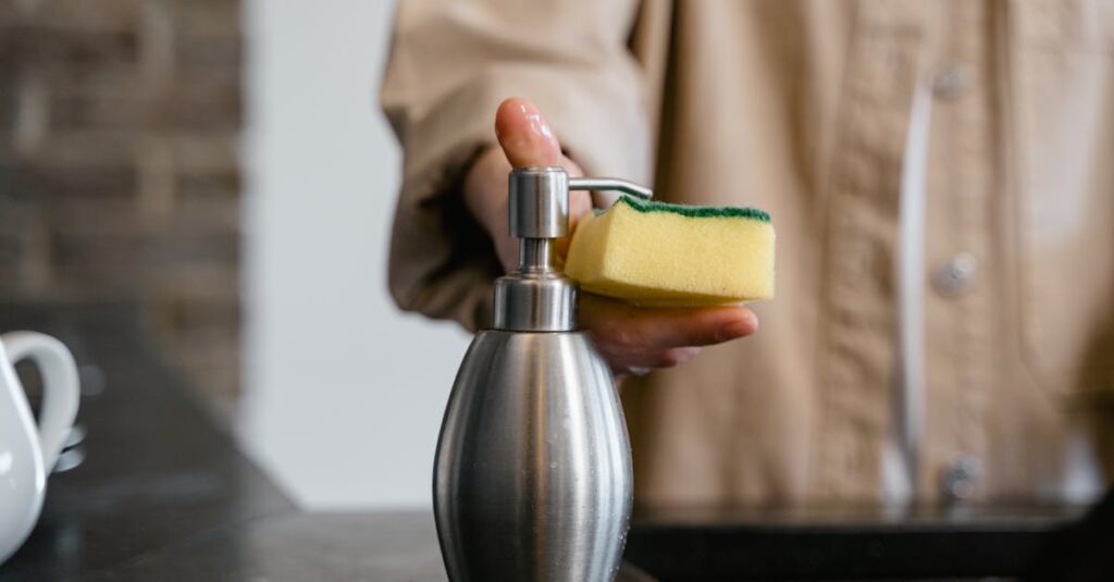 家事を続けた自分に小さなご褒美を与える様子を描いたイメージ画像