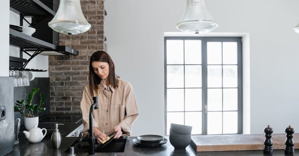 整理整頓され効率的に進む家庭内の家事作業のイメージ。今日から使える時短テクニックを象徴。