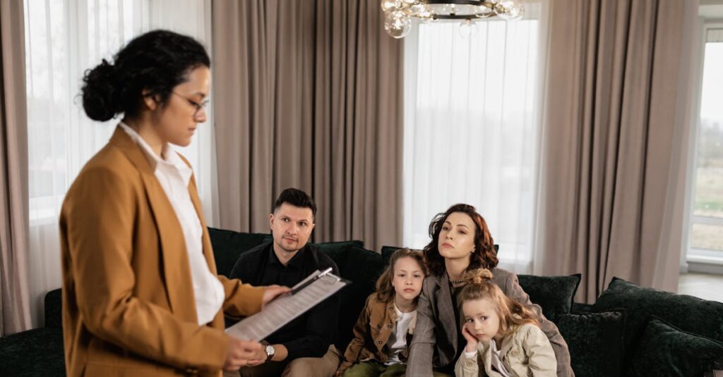 子どもも交えて家事分担の話し合いを行い、家族全員で協力する様子