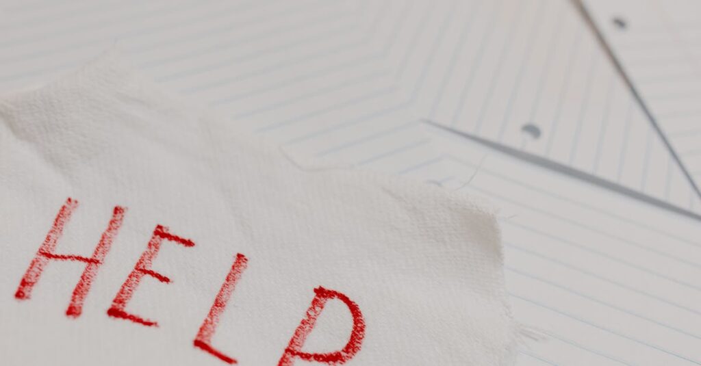 家事のやらなくていいことを紙に書き出して気持ちを軽くする様子