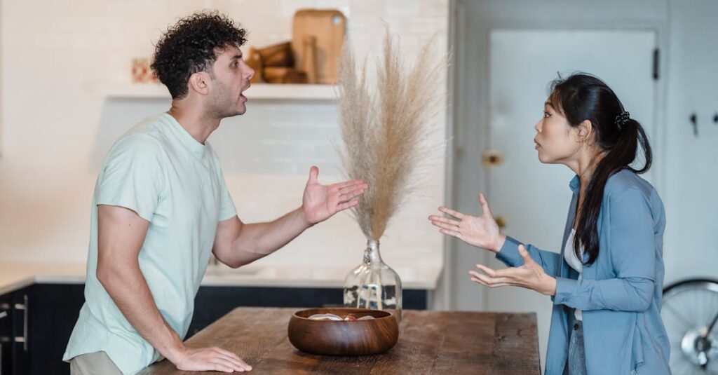 家事分担の話し合い中に感情的になりかけた夫婦が冷静になるために一時中断する様子