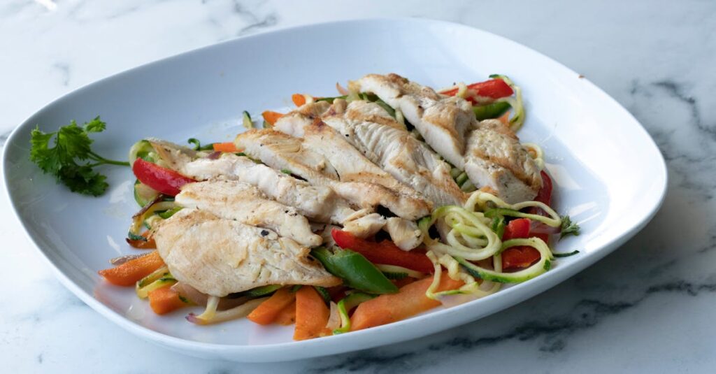 初心者向け作り置きメイン料理、鶏むね肉と鮭の調理済み保存例