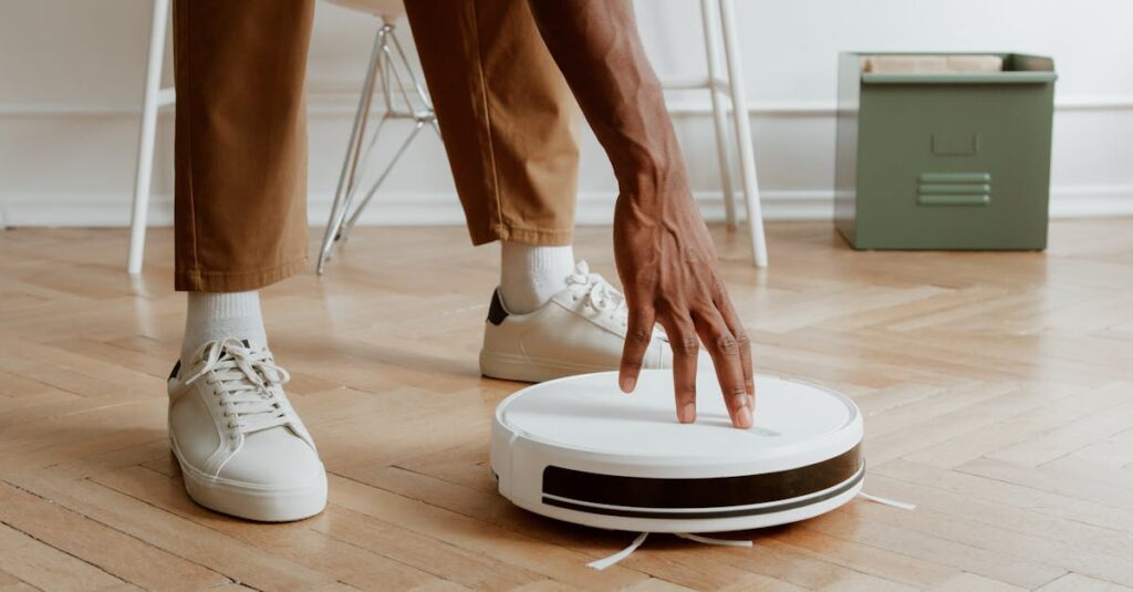 ロボット掃除機やミールキットなどを活用して家事を自動化・効率化する家庭の様子。週末の計画が平日を快適にするイメージ。