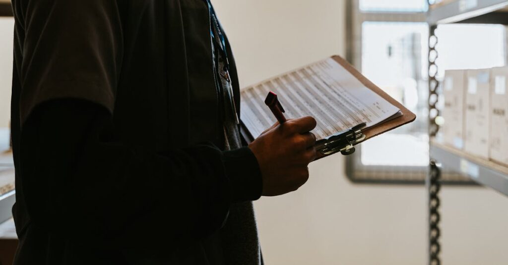 定位置管理された収納と買い物リストの連動を説明するイラスト