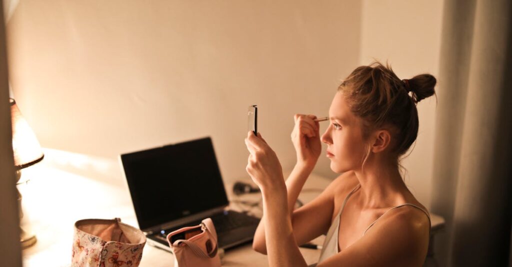 朝の準備のために前夜に服や食材を整えている様子