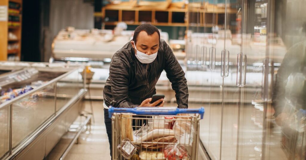 楽天西友ネットスーパーを利用してポイントを貯めながら買い物している様子