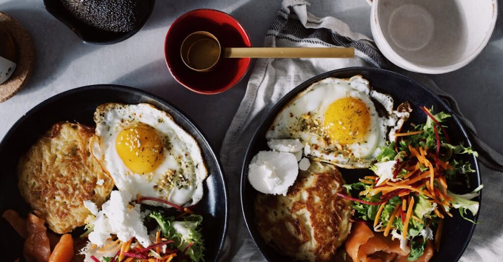 作り置きを楽しく継続するためのコツとアイデアを表現した冷蔵庫収納やSNS記録のイメージ画像