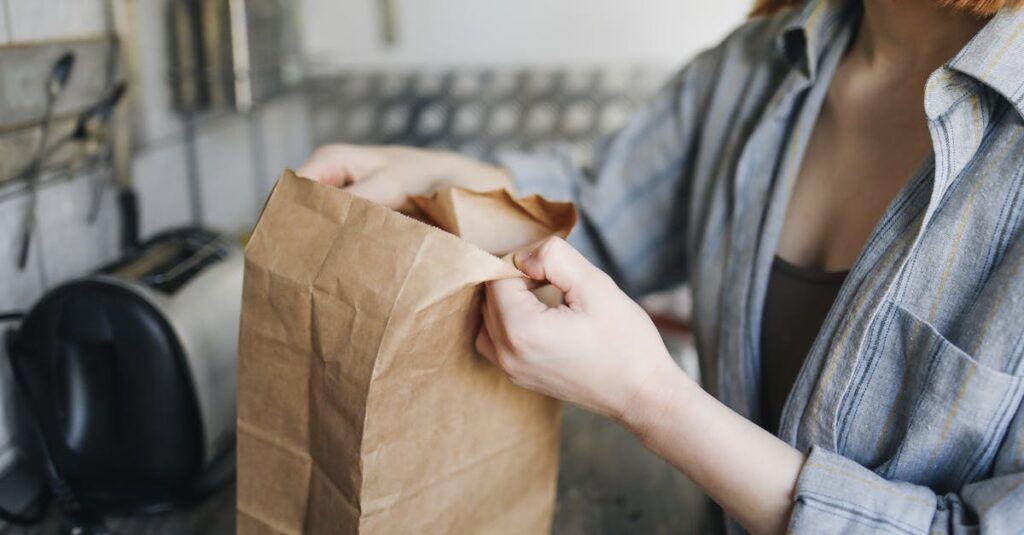 曜日ごとに整理された買い物ルーチン型リスト。生活にフィットすれば効率抜群だが、変化には弱い。