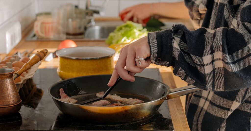初心者向け作り置きの週1回まとめ作業、下ごしらえから保存までの流れを行うキッチンの様子