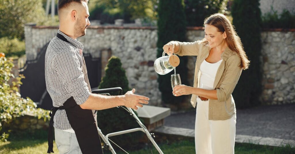 週末に家族やパートナーと協力して楽しみながら家事をする様子。タイマーやチェックアプリを使って達成感を共有しているイメージ。