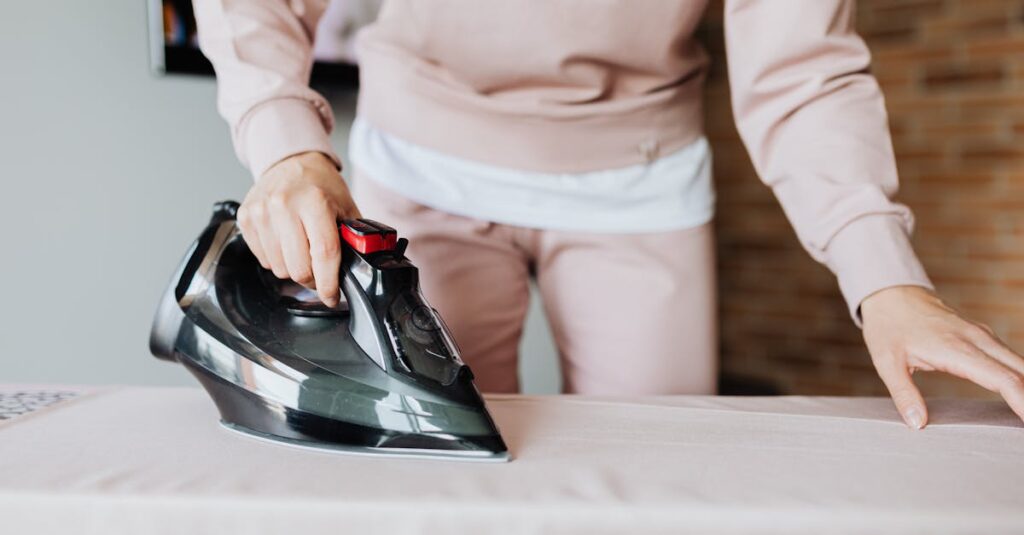 見えない家事の例をリスト化して夫婦で共有しているシーン。家事の気づき負担を可視化するイメージ。