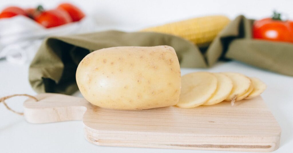 初心者が作り置きでよくある失敗に直面して困っている様子を描いたイメージ