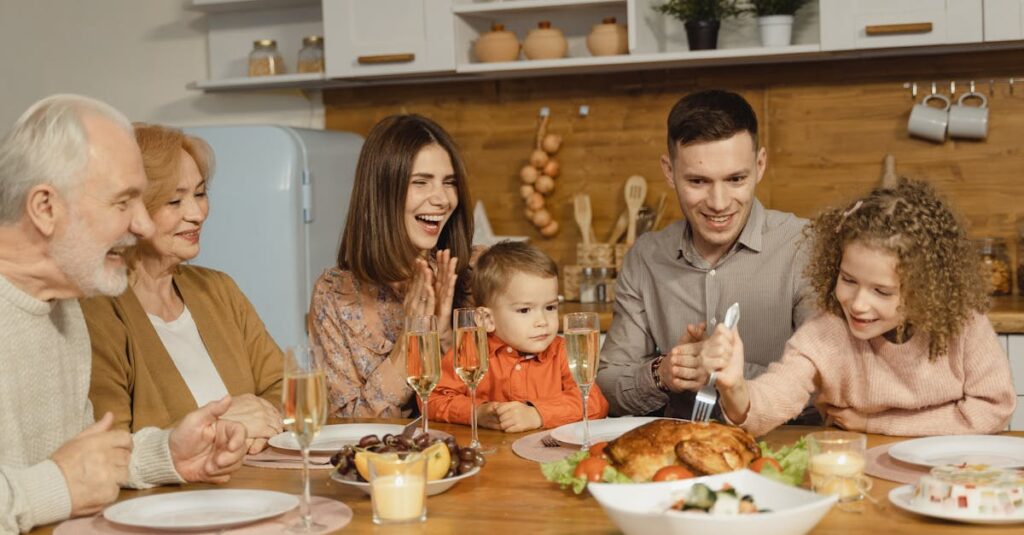 家族の予定に合わせた一週間の食事スケジュールを示すカレンダー風の表。曜日ごとの調理スタイルが書き込まれている。
