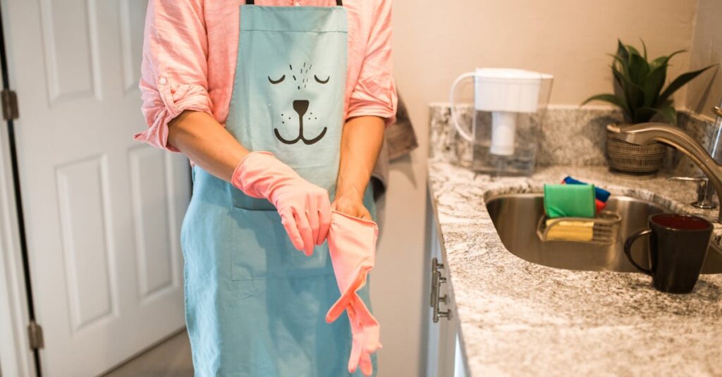 見えない家事の例をリスト化して夫婦で共有しているシーン。家事の気づき負担を可視化するイメージ。