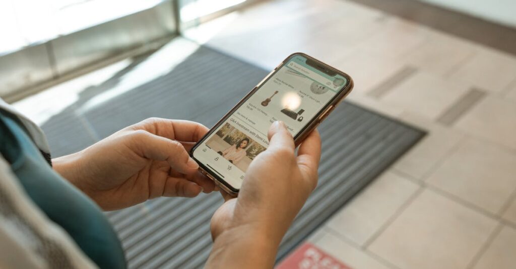 スマホアプリで管理される買い物リスト。音声入力やカテゴリ分け機能などがあり、手軽に使えるスマホ派向け。