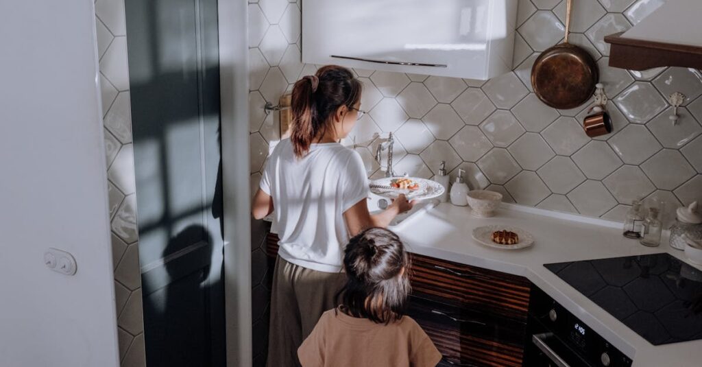 家族全員が家事の役割分担をしている様子がわかる共有ボード