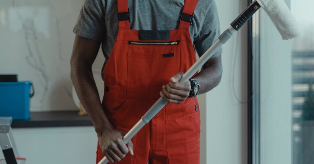 掃除道具や家電を使い15分で家を整える効率的な掃除のイメージ