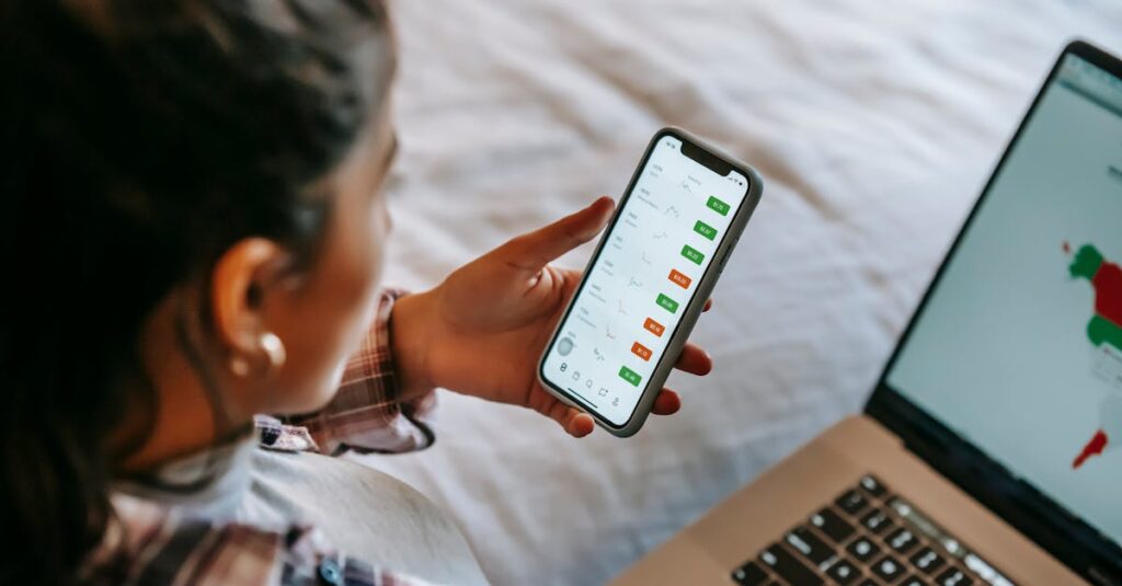 ネットスーパーをスマホアプリとパソコンで使い分けて効率的に注文している人