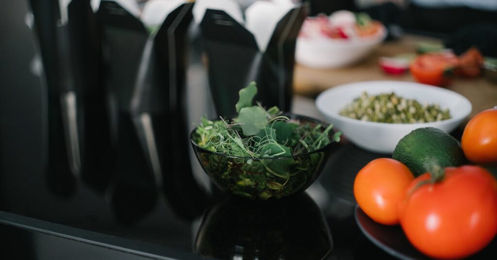 共働き・一人暮らし・大家族などの生活スタイルに応じたネットスーパーの使い分けのイメージ。