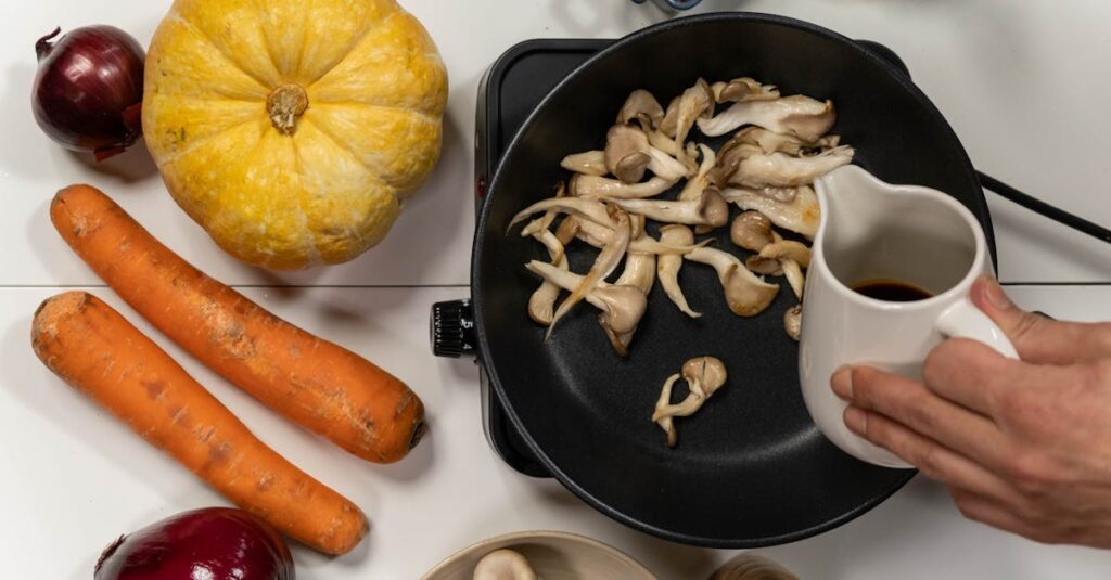 キッチンでミールキットの食材を調理する様子。色鮮やかな野菜や肉が並び、家族で料理を楽しむイメージ。