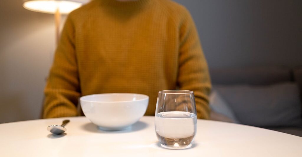 固定献立の仕組みを使って毎日の料理をラクに楽しむ家庭のキッチン風景