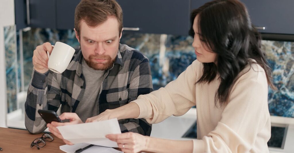 さまざまな家族構成に合わせてカスタマイズされた家事週案テンプレートの例