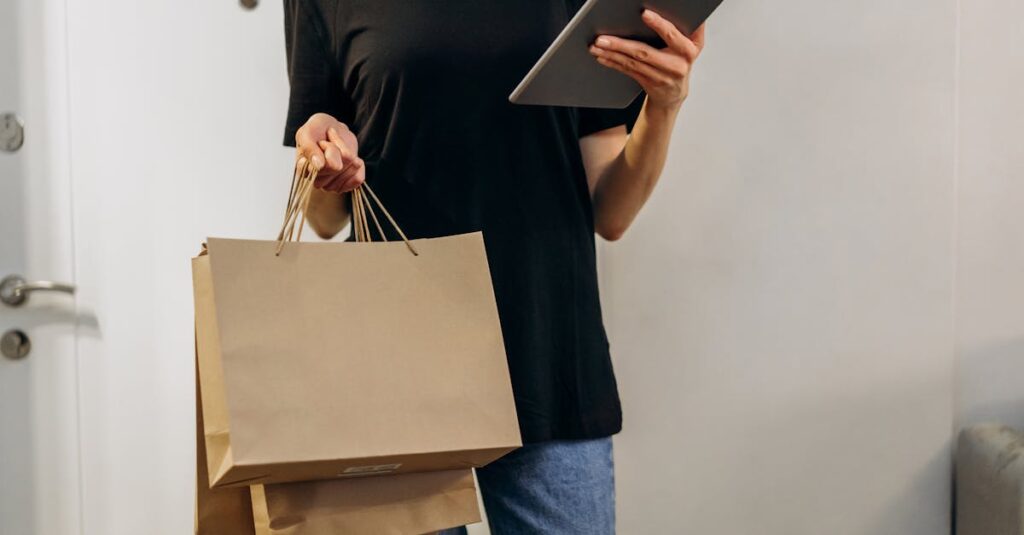 ネットスーパーで初回登録から注文までのステップを確認しているユーザー