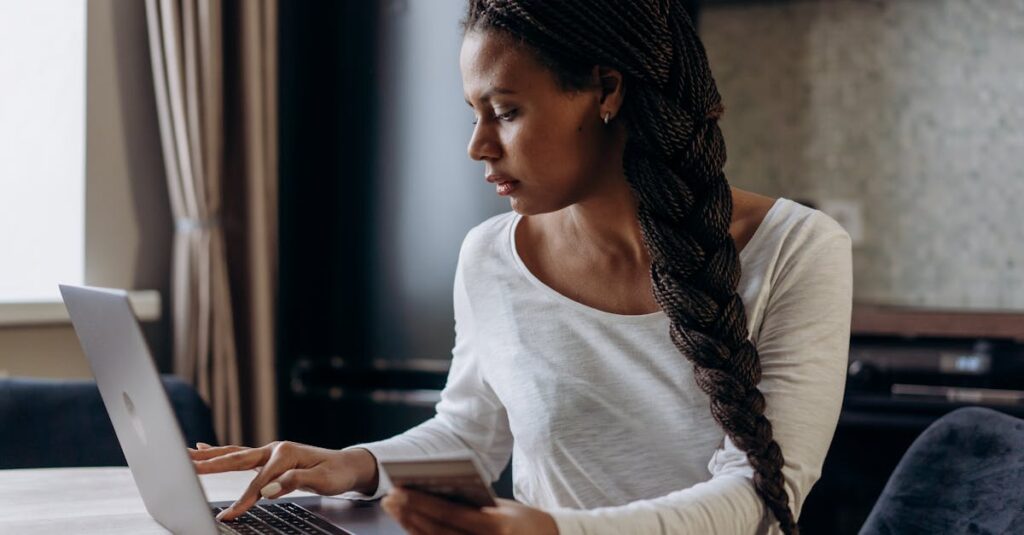 ネットスーパーをスマホアプリとパソコンで使い分けて効率的に注文している人