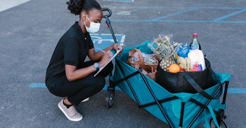 ネットスーパーで初回登録から注文までのステップを確認しているユーザー