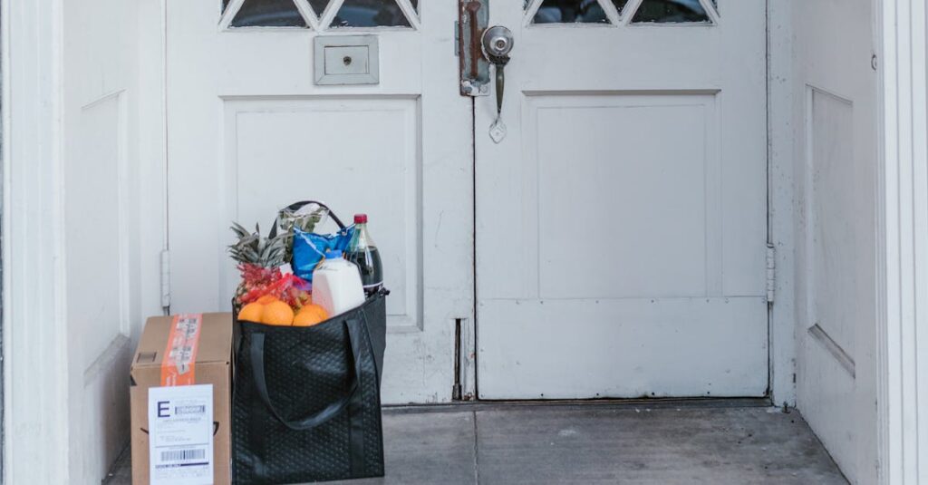 ネットスーパーで商品選びと配送時間を上手に設定している家庭の様子