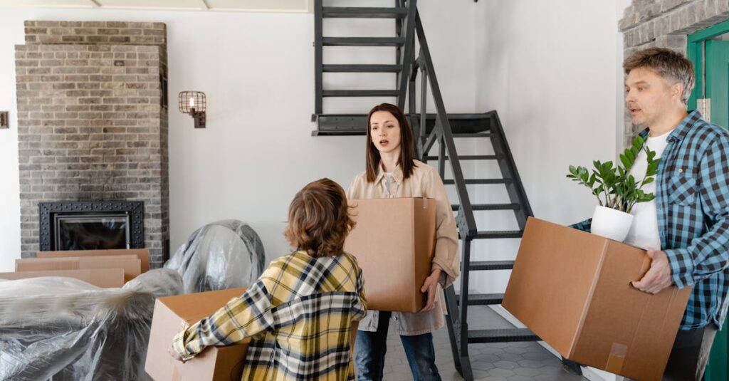 家族全員が定位置管理と買い物リストに協力しているシーンのイラスト