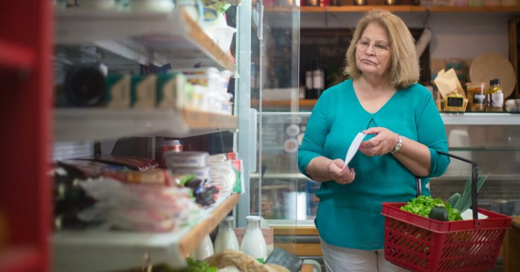 一人暮らし・夫婦・ファミリー別にカスタマイズされた買い物リストのテンプレート画像。