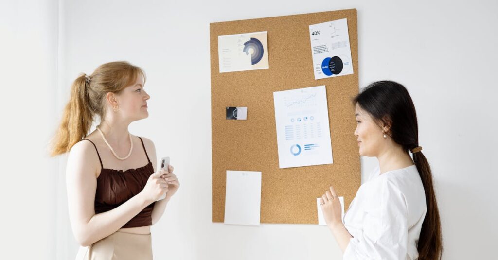 家事分担表を見ながら冷静に話し合う夫婦の姿。感情ではなく事実で向き合う対話のイメージ。